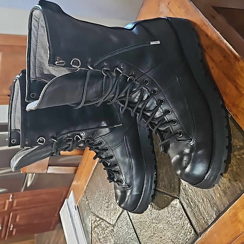 Danner Fort Lewis, 10" boot for Police and Military with 200 gram insulation.